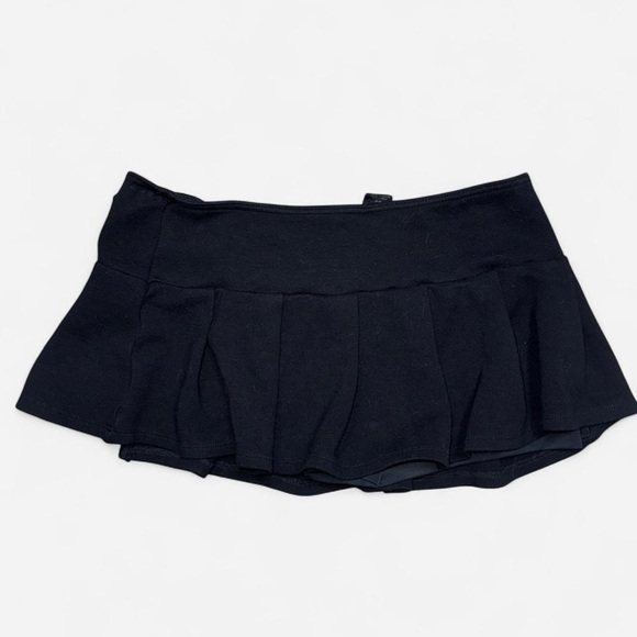 Urban Outfitters Black Pleated Mini Skort w/ Buckle Detail | Y2K - Picture 5 of 7